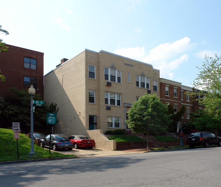 733-735 6th St SE in Washington, DC - Building Photo