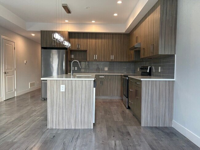 250 Nickel Rd in Kelowna, BC - Building Photo - Building Photo