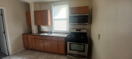 161 16th Ave, Unit 1 in Paterson, NJ - Building Photo - Building Photo