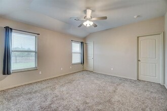 8033 Waters Edge Way in Del City, OK - Building Photo - Building Photo