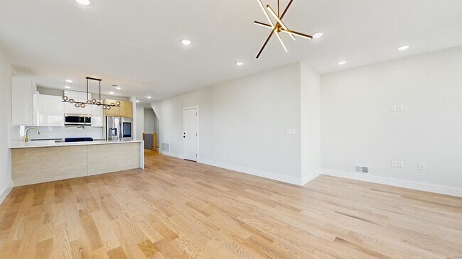 110 Pamrapo Ave in Jersey City, NJ - Building Photo - Building Photo