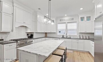 7 Center St in Sea Bright, NJ - Building Photo - Building Photo