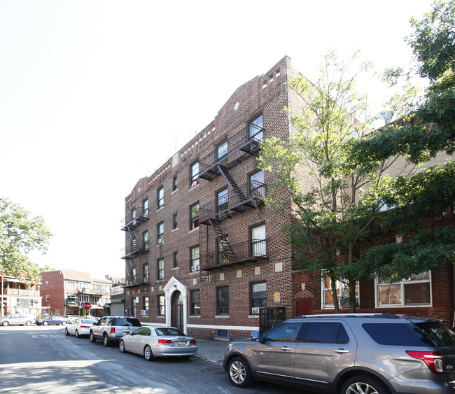 909 E 5th St in Brooklyn, NY - Foto de edificio - Building Photo