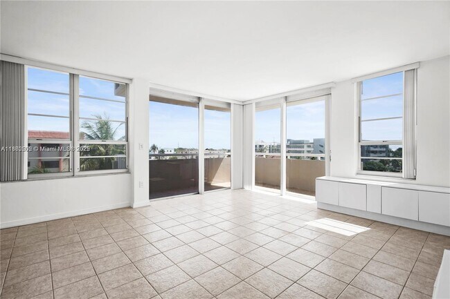 7735 Abbott Ave in Miami, FL - Building Photo - Building Photo