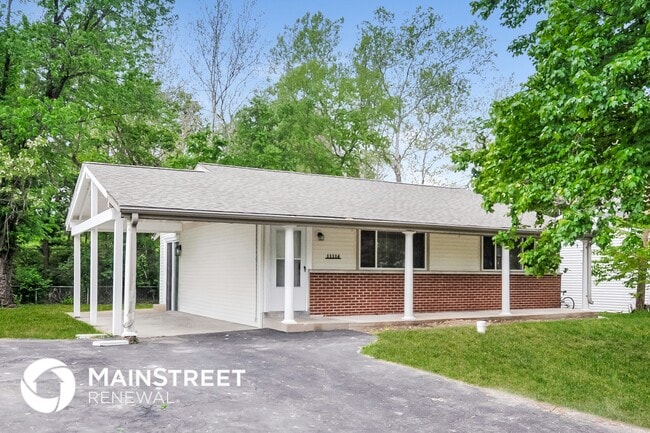 11114 Mars Ln in Maryland Heights, MO - Building Photo - Building Photo