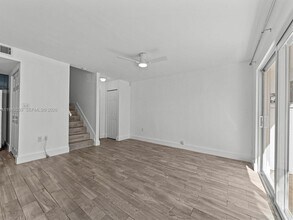 4560 SW 68th Ct Cir in Miami, FL - Building Photo - Building Photo