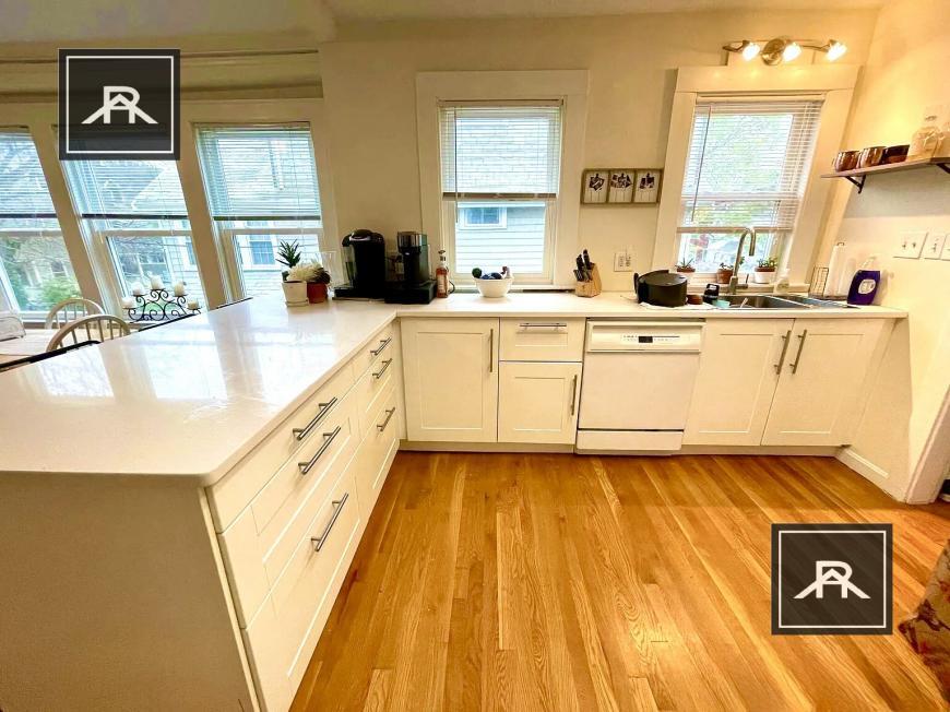 28 Harris St in Brookline, MA - Building Photo