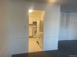 1824 Colonial Village Way in Waterford Township, MI - Building Photo - Building Photo