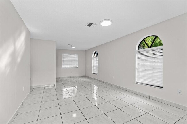 5645 Taft St, Unit 5645