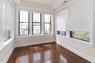 3709 N Wilton Ave, Unit 2 in Chicago, IL - Building Photo - Building Photo