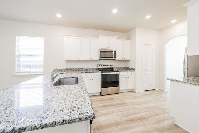 10442 Sweetwater Creek Dr in Cleveland, TX - Building Photo - Building Photo