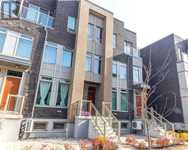 19 Applewood Ln in Toronto, ON - Building Photo - Building Photo