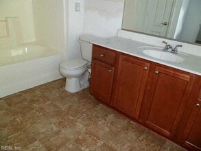 924 Southmoor Dr in Virginia Beach, VA - Building Photo - Building Photo