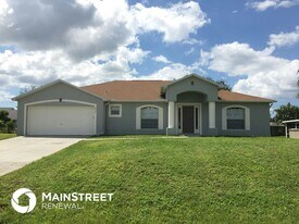 622 SW 11th Ave in Cape Coral, FL - Building Photo