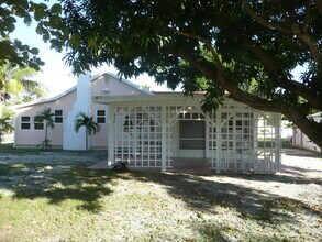 525 24th Ave N in Lake Worth Beach, FL - Building Photo - Building Photo