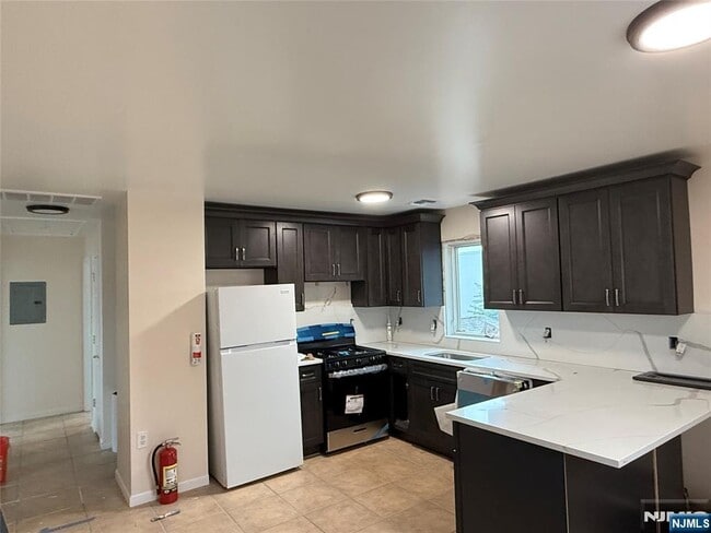 79 Wesley St in South Hackensack, NJ - Building Photo - Building Photo