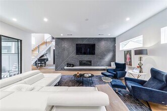 9753 Mixon Dr in Dallas, TX - Building Photo - Building Photo