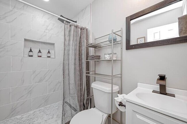 1352 Dorothy St-Unit -A in Houston, TX - Building Photo - Building Photo