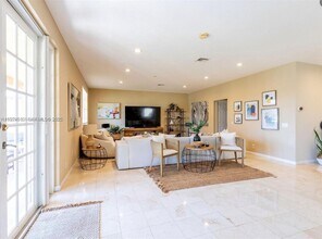 665 Nandina Dr in Weston, FL - Building Photo - Building Photo