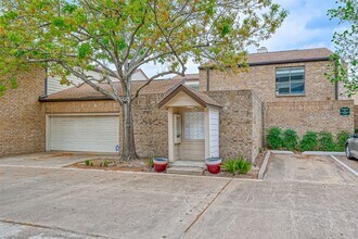 2555 Bering Dr in Houston, TX - Building Photo - Building Photo