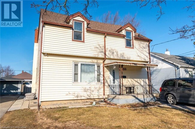 255 Wallace Ave S in Welland, ON - Building Photo - Building Photo