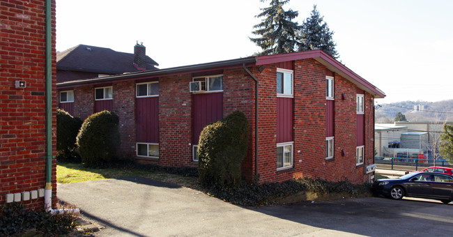 7924 Edgewood Ave in Pittsburgh, PA - Foto de edificio - Building Photo