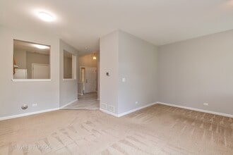 1358 Longchamps Ct in Grayslake, IL - Building Photo - Building Photo