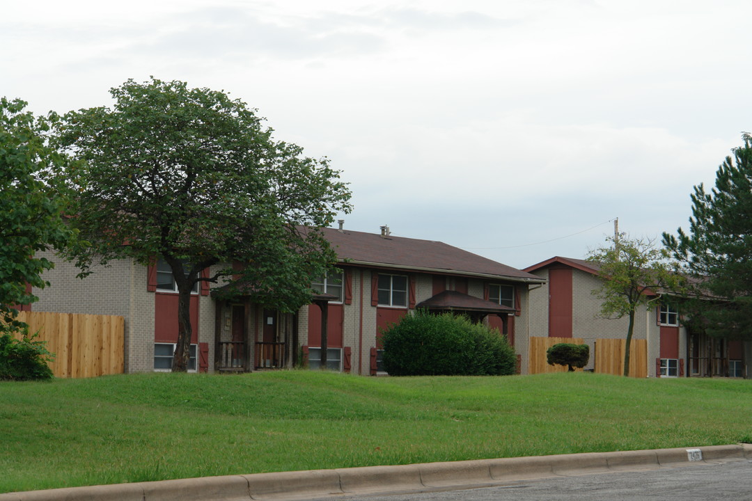 2443 S St. Clair St in Wichita, KS - Building Photo