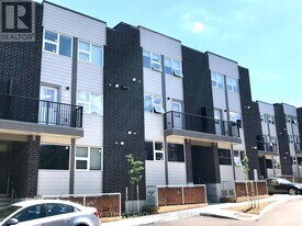 288 Albert St in Waterloo, ON - Building Photo