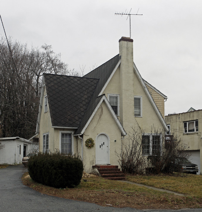 809 Fort Salonga Rd in Northport, NY - Building Photo