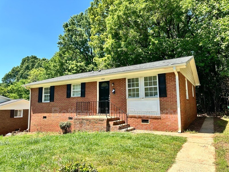 1713 Longleaf Dr in Charlotte, NC - Building Photo