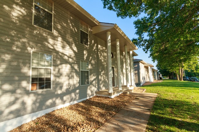 Barr Road Fourplexes in Grain Valley, MO - Foto de edificio - Building Photo