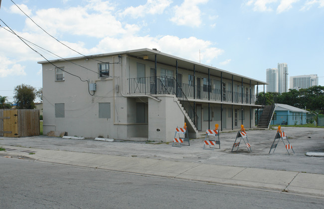 1731-1741 NW 17th Ct in Miami, FL - Foto de edificio - Building Photo