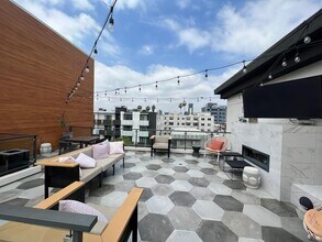1445 Tamarind Ave, Unit 111 in Los Angeles, CA - Building Photo - Building Photo