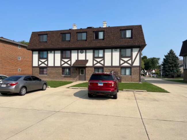767 Lippert Ln-Unit -2E in Glendale Heights, IL - Building Photo - Building Photo