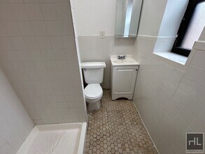 YORK AVENUE, Unit 5E in New York, NY - Building Photo - Building Photo