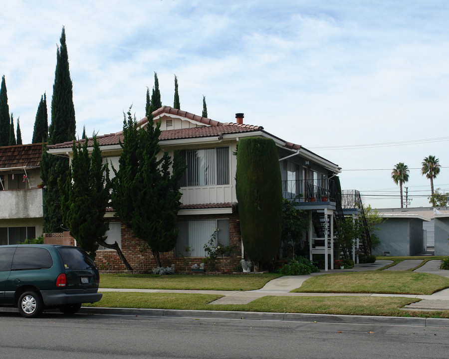 10791 Pine St in Los Alamitos, CA - Building Photo