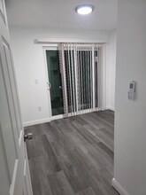 222 Cross St, Unit 222 cross street in Central Falls, RI - Foto de edificio - Building Photo