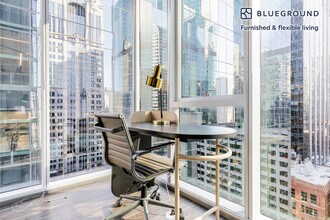 215 W Lake St in Chicago, IL - Building Photo - Building Photo