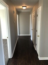 576 Circle Valley Dr in Louisville, KY - Building Photo - Building Photo