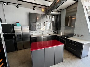 250 NW 23rd St in Miami, FL - Building Photo - Building Photo