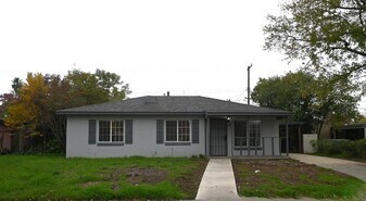 5206 61st St in Sacramento, CA - Building Photo