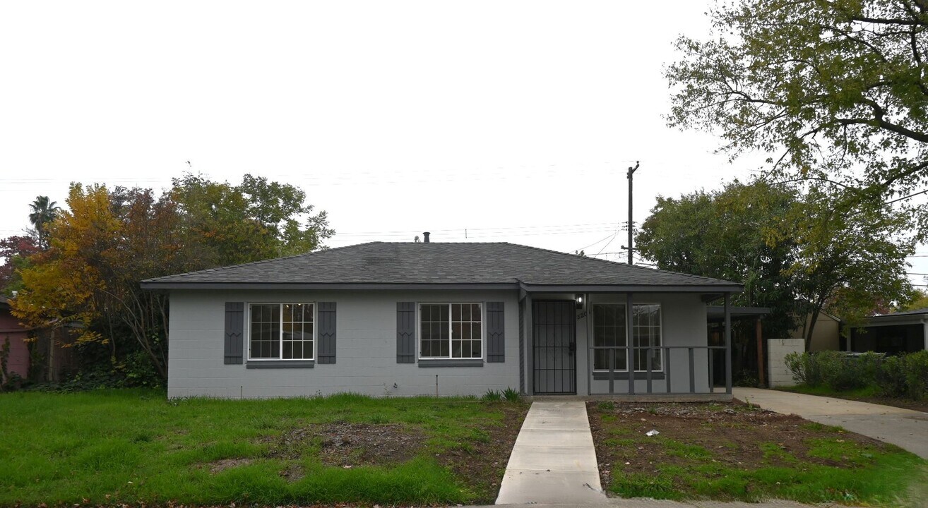5206 61st St in Sacramento, CA - Building Photo