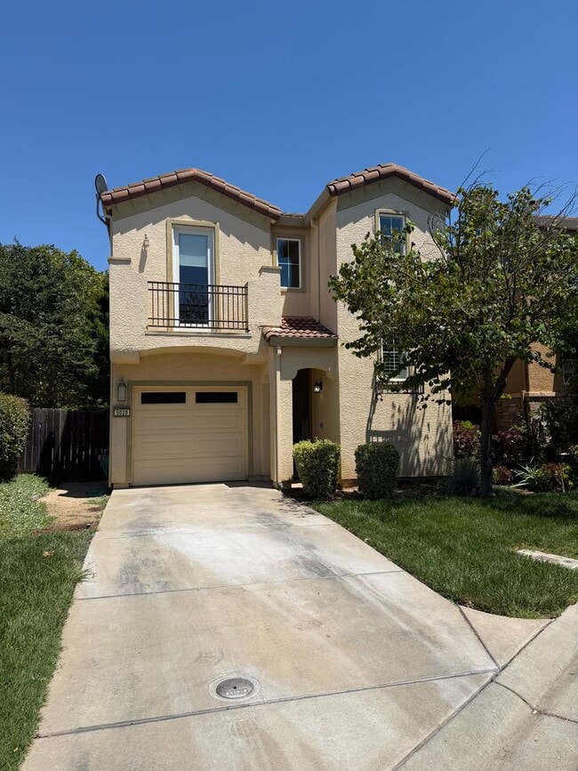5028 Ocean Ln