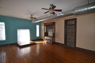 214 S Campbell Ave in Springfield, MO - Building Photo