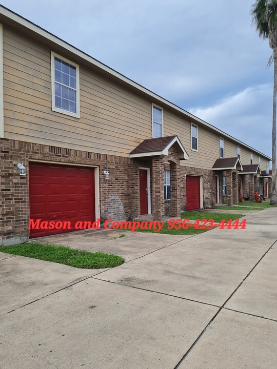 809 W Arroyo Park Ln in Harlingen, TX - Building Photo