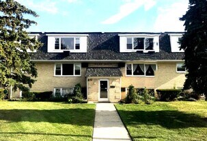 9709 W Lorraine Dr in Countryside, IL - Building Photo