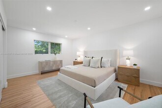 5211 Granada Blvd in Coral Gables, FL - Building Photo - Building Photo