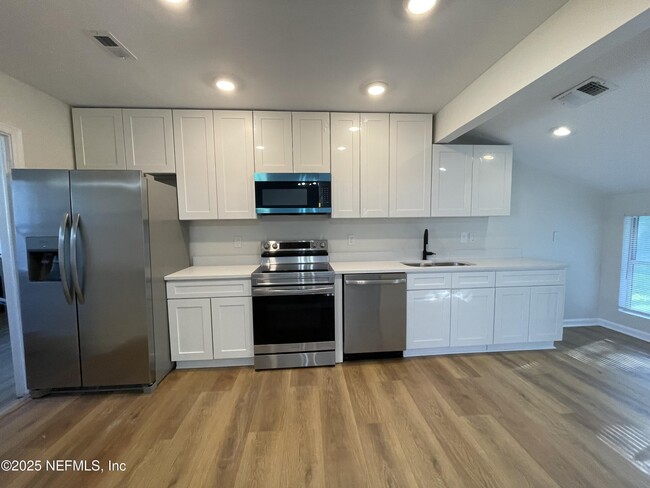 5424 Duke Rd in Jacksonville, FL - Foto de edificio - Building Photo