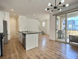 475 Tailoff Ln in Sacramento, CA - Building Photo